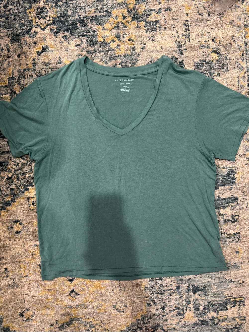 American Eagle Outfitters Women's V-Neck Tee in Forest Green